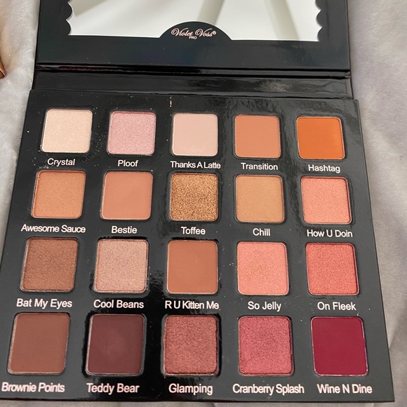 Eyeshadow - Picture 2 of 2